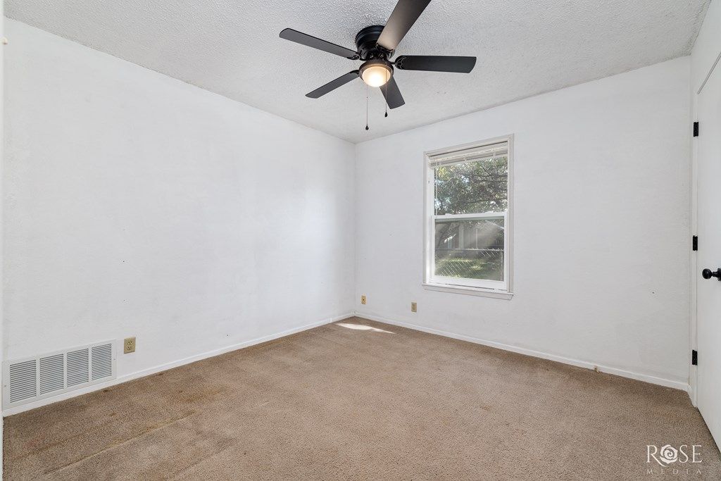 Image 15 of property listing at 713 E 46th St, San Angelo, TX 76903