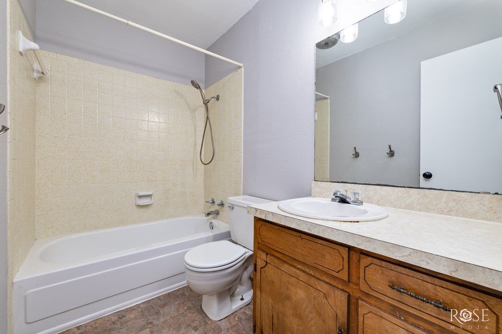 Image 16 of property listing at 713 E 46th St, San Angelo, TX 76903