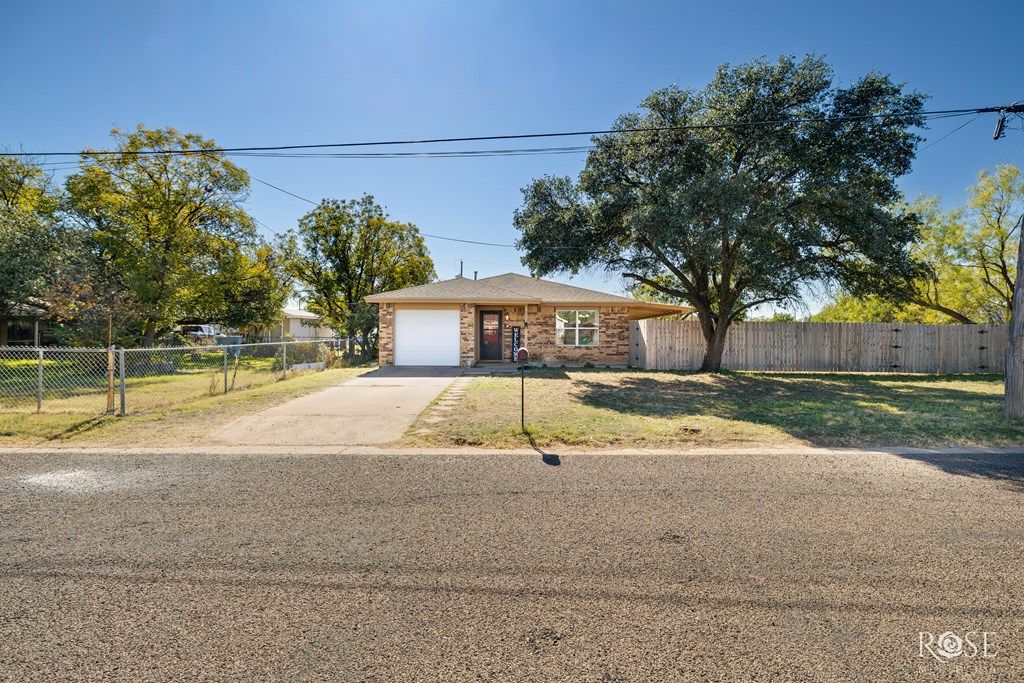 Image 2 of property listing at 713 E 46th St, San Angelo, TX 76903