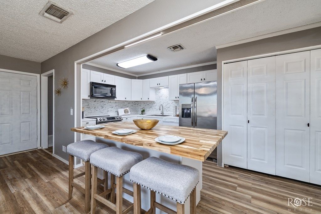 Image 8 of property listing at 713 E 46th St, San Angelo, TX 76903