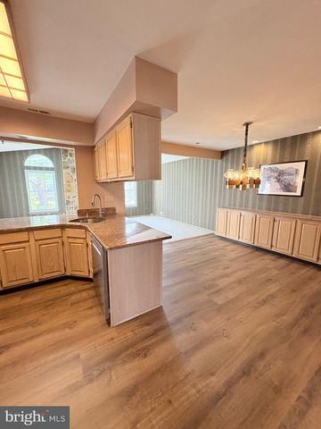 111 SANDHURST DR, Mount Laurel, NJ 08054