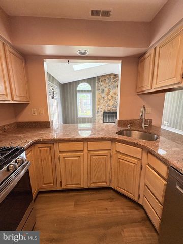 111 SANDHURST DR, Mount Laurel, NJ 08054