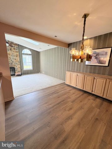 111 SANDHURST DR, Mount Laurel, NJ 08054