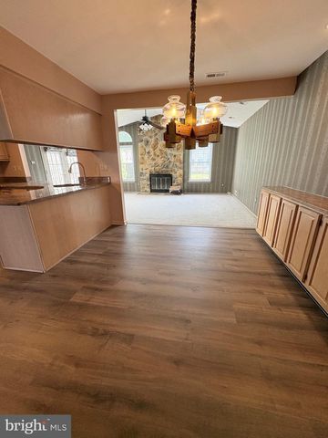 111 SANDHURST DR, Mount Laurel, NJ 08054