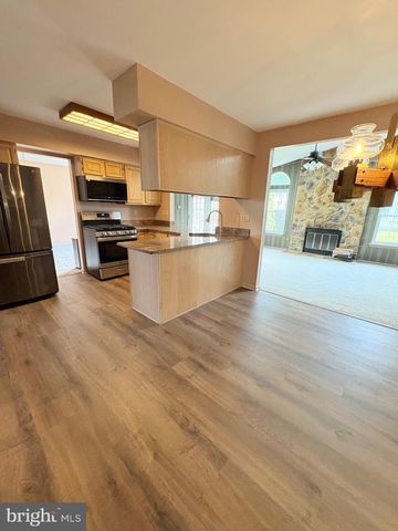 111 SANDHURST DR, Mount Laurel, NJ 08054