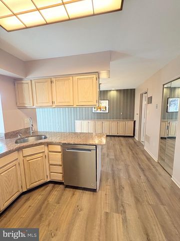 111 SANDHURST DR, Mount Laurel, NJ 08054