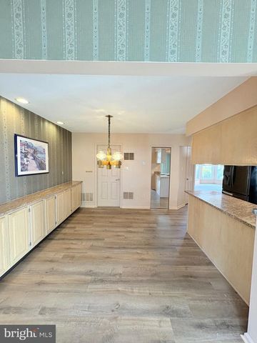 111 SANDHURST DR, Mount Laurel, NJ 08054