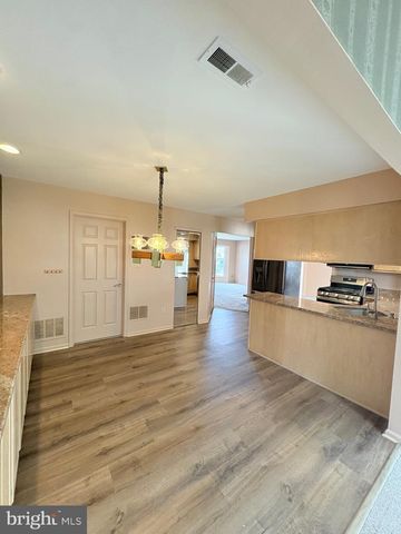 111 SANDHURST DR, Mount Laurel, NJ 08054