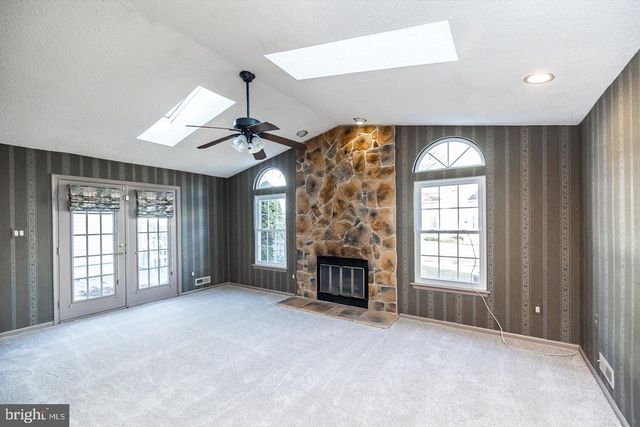 111 SANDHURST DR, Mount Laurel, NJ 08054