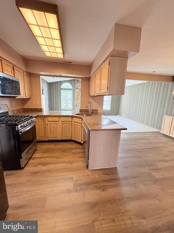 111 SANDHURST DR, Mount Laurel, NJ 08054