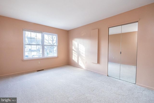 111 SANDHURST DR, Mount Laurel, NJ 08054