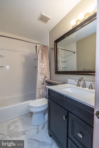 111 SANDHURST DR, Mount Laurel, NJ 08054