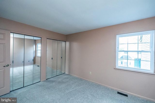 111 SANDHURST DR, Mount Laurel, NJ 08054