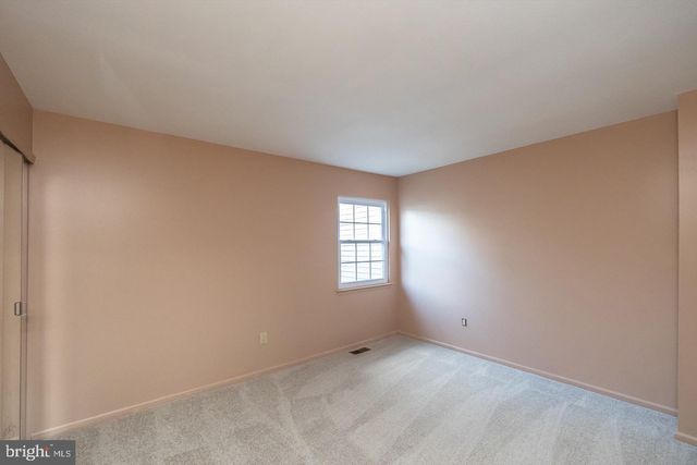 111 SANDHURST DR, Mount Laurel, NJ 08054