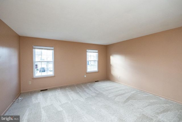 111 SANDHURST DR, Mount Laurel, NJ 08054