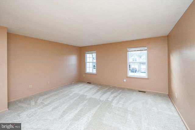 111 SANDHURST DR, Mount Laurel, NJ 08054