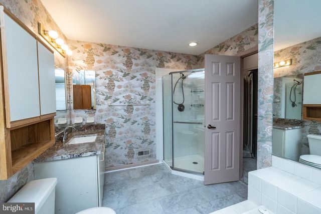 111 SANDHURST DR, Mount Laurel, NJ 08054