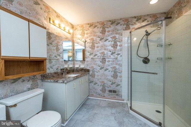 111 SANDHURST DR, Mount Laurel, NJ 08054