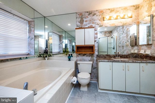 111 SANDHURST DR, Mount Laurel, NJ 08054