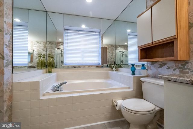 111 SANDHURST DR, Mount Laurel, NJ 08054