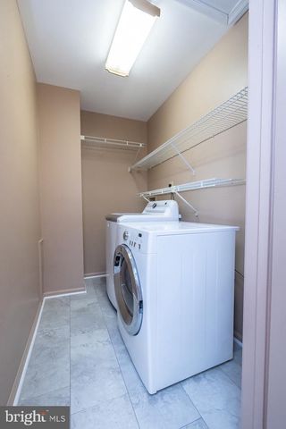 111 SANDHURST DR, Mount Laurel, NJ 08054