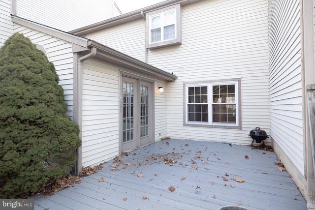 111 SANDHURST DR, Mount Laurel, NJ 08054