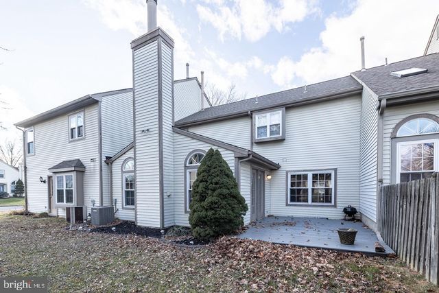 111 SANDHURST DR, Mount Laurel, NJ 08054