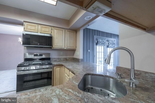 111 SANDHURST DR, Mount Laurel, NJ 08054