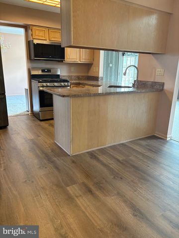 111 SANDHURST DR, Mount Laurel, NJ 08054