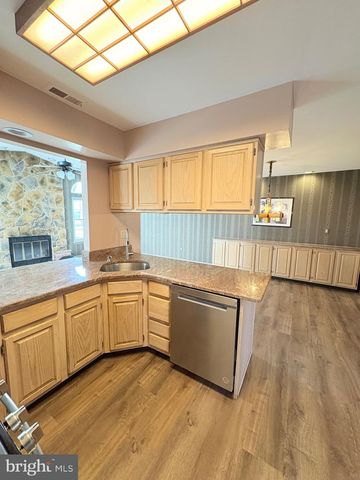 111 SANDHURST DR, Mount Laurel, NJ 08054