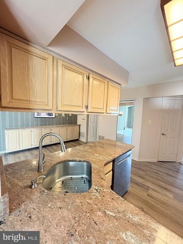 111 SANDHURST DR, Mount Laurel, NJ 08054