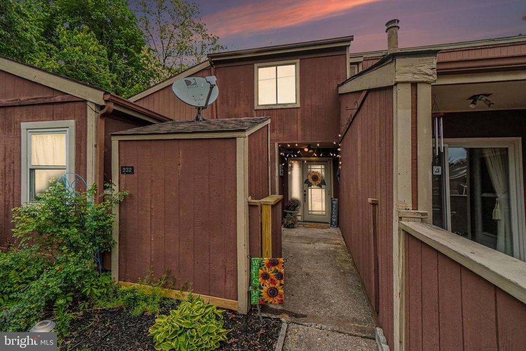 232 BRIAN DR, Enola, PA 17025