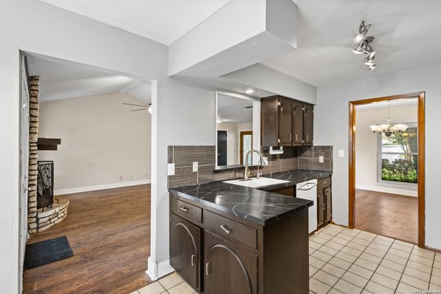 506 CORDOBA DR, Universal City, TX 78148