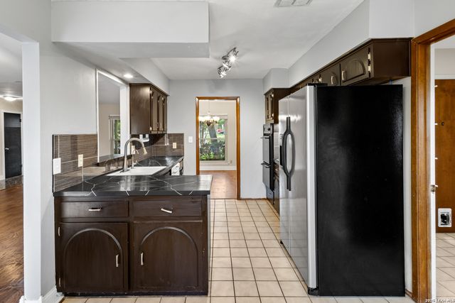 506 CORDOBA DR, Universal City, TX 78148