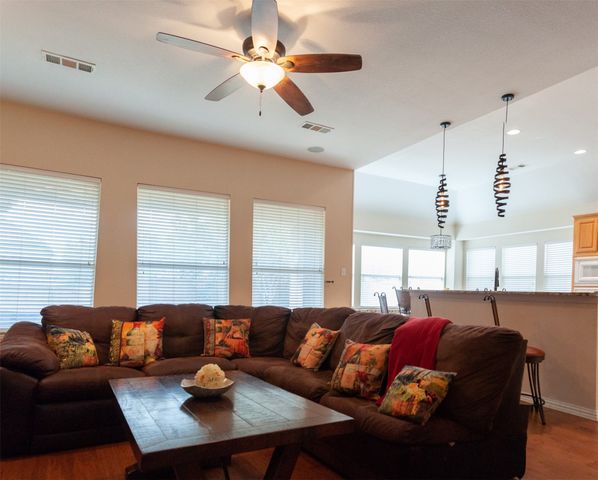4821 Bellflower Way, Fort Worth, TX 76123
