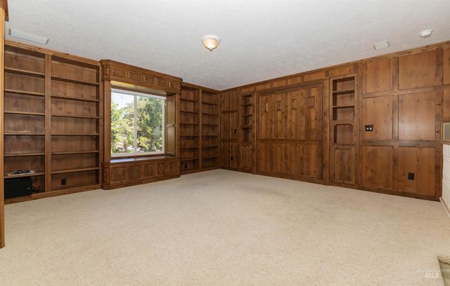 8864 Rim Rd, Nampa, ID 83686