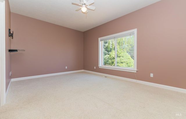8864 Rim Rd, Nampa, ID 83686