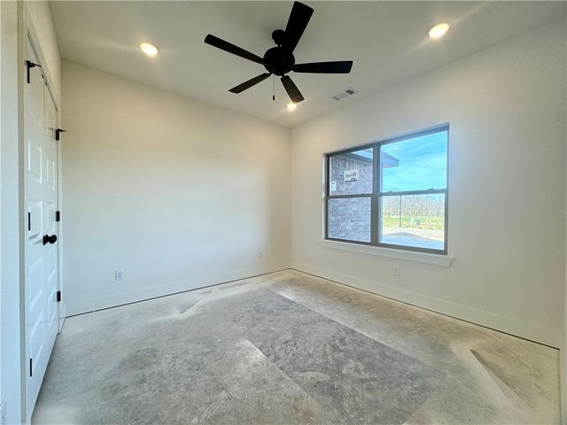 4800 SW Scarlet Oak Street, Bentonville, AR 72713