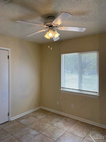 1361 Stanford Rd, Gulf Breeze, FL 32563