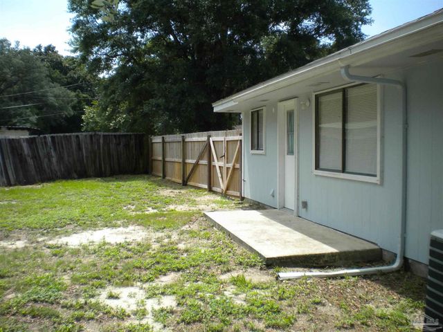 1361 Stanford Rd, Gulf Breeze, FL 32563