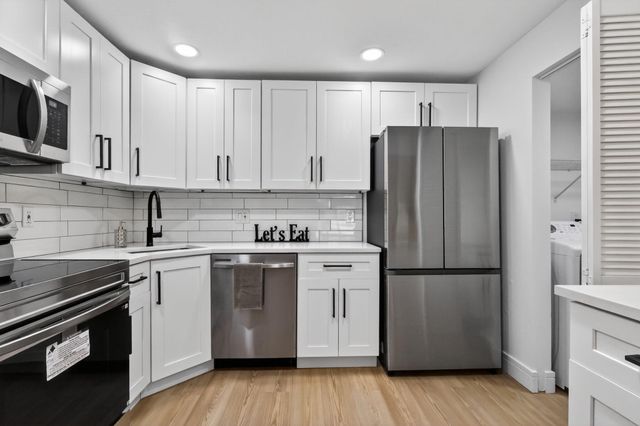 211 Pine Hov Circle D-1, Greenacres, FL 33463