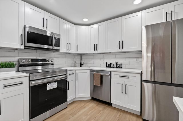 211 Pine Hov Circle D-1, Greenacres, FL 33463