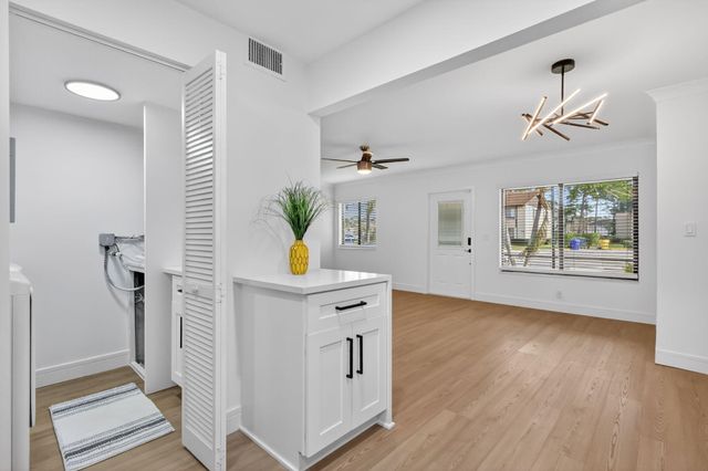 211 Pine Hov Circle D-1, Greenacres, FL 33463