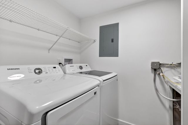 211 Pine Hov Circle D-1, Greenacres, FL 33463