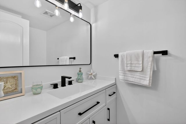 211 Pine Hov Circle D-1, Greenacres, FL 33463