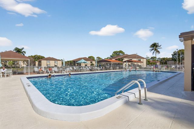 211 Pine Hov Circle D-1, Greenacres, FL 33463