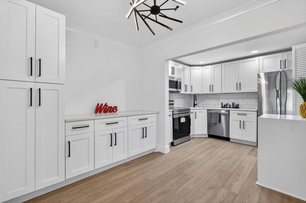 211 Pine Hov Circle D-1, Greenacres, FL 33463