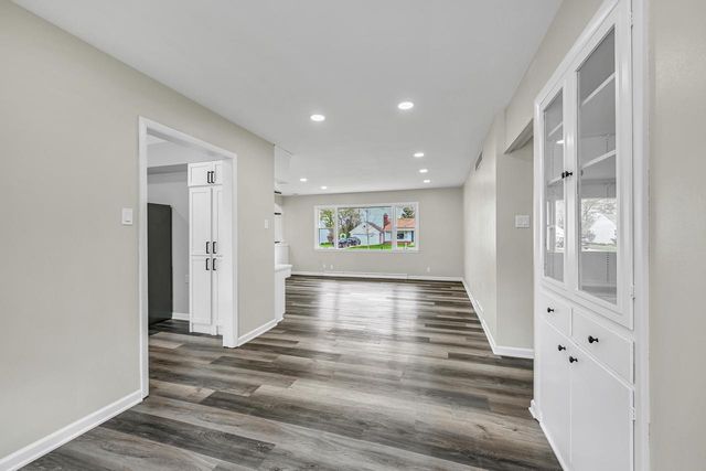 7654 Seneca ROAD, Fox Point, WI 53217