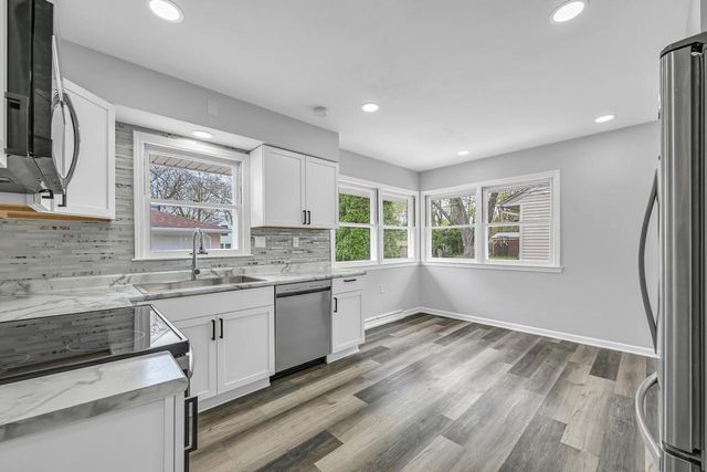 7654 Seneca ROAD, Fox Point, WI 53217