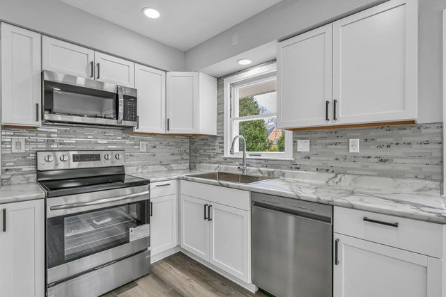 7654 Seneca ROAD, Fox Point, WI 53217